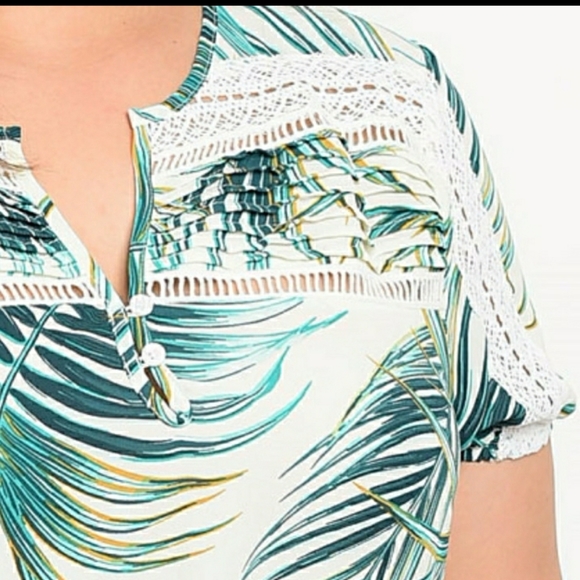 New plus size spring/summer top - Picture 3 of 16